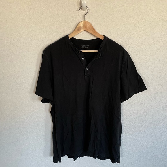 Banana Republic Henley tshirt